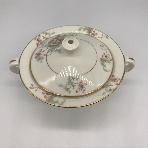 Theodore Haviland 1920 Dogwood floral Vintage Covered dish with Handles - Picture 2 of 16